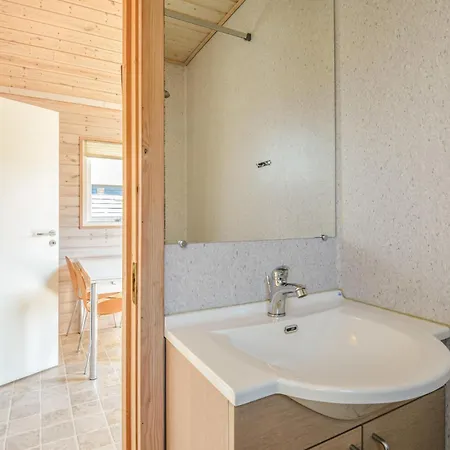 16 Holiday home *